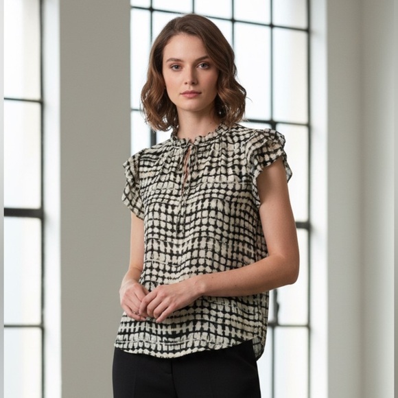 Anne Klein Tops - Women’s Anne Klein Abstract-Print Split-Neck Flutter-Sleeve Top Large